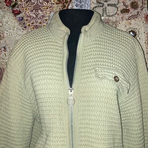 Beige crepes patten front zippered jacket 1 w/flipped non-functional pocket